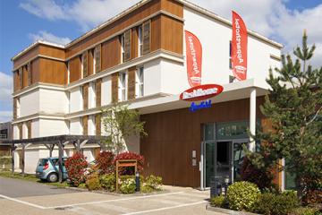 Residhome Paris-Guyancourt ***